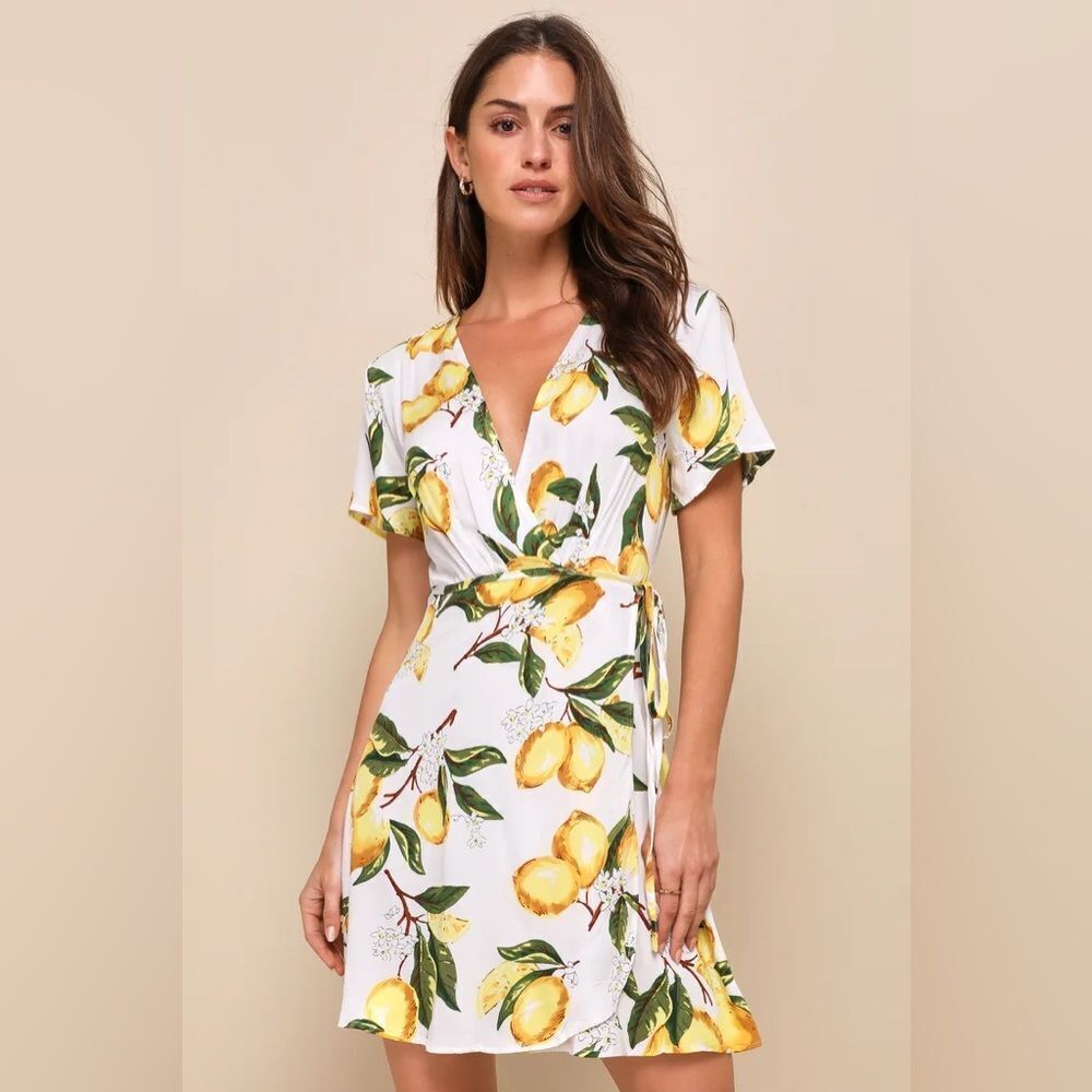 Lulus NWT A La Tart White and Yellow Lemon Print Wrap Dress size M